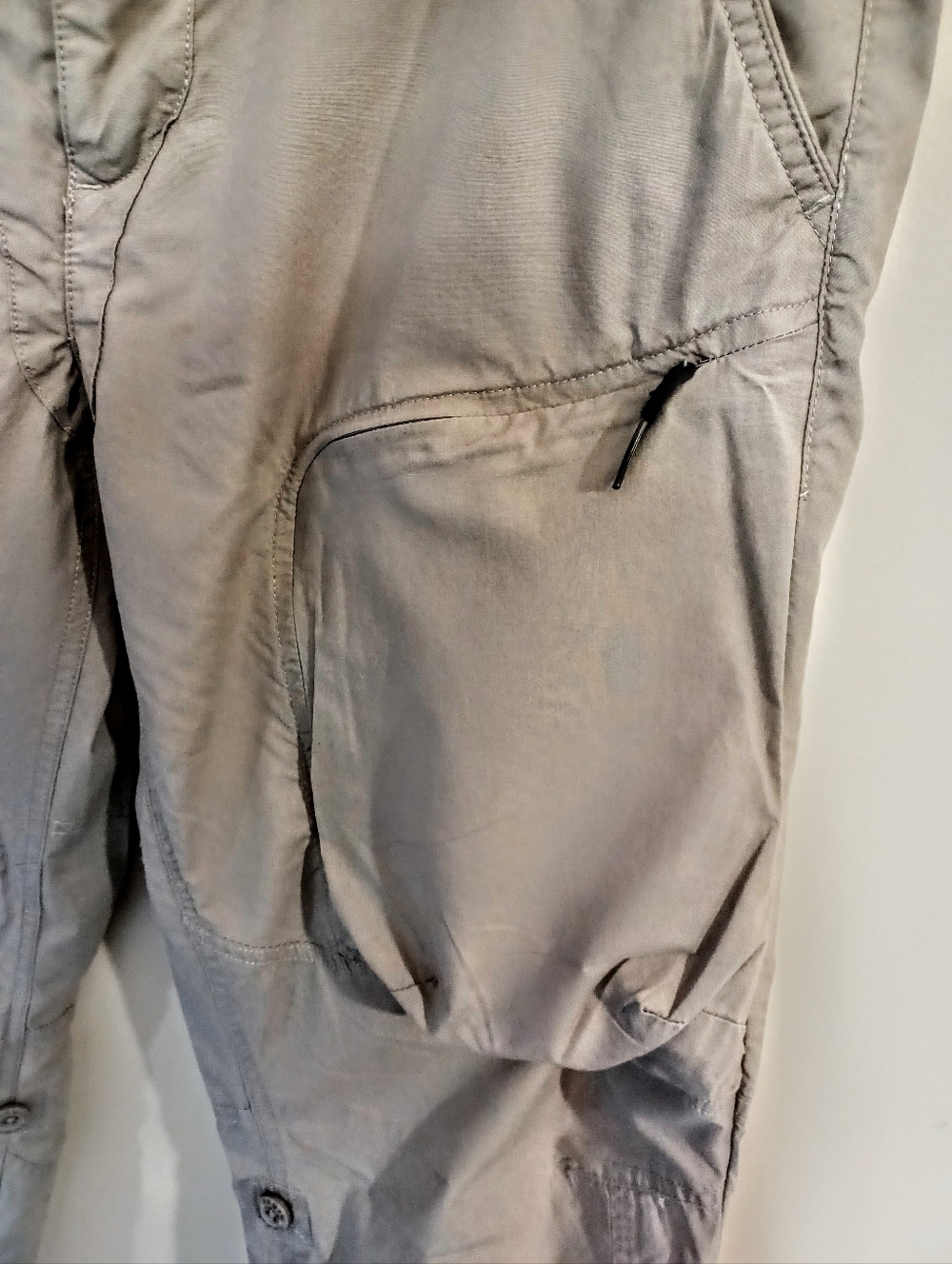 Armani Exchange Men’s Light Khaki Cargo Pants with Utility Pockets - Picture 5 of 11